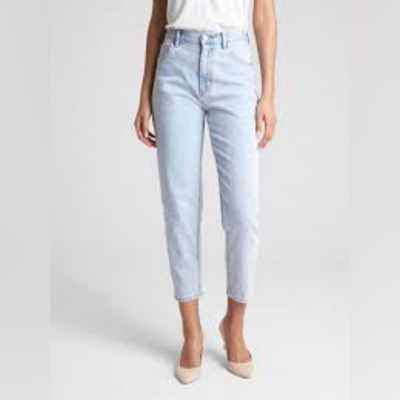 NWT GAP HIGH RISE MOM JEANS SIZE 4/27 - Picture 1 of 6